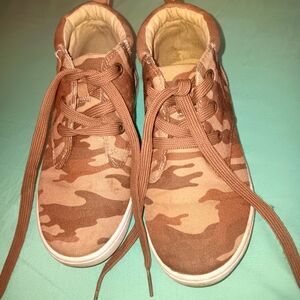 Boys size 13, Kidpik high top sneakers